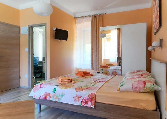 Nives Cres