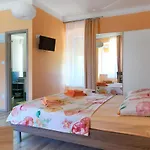 Nives Cres
